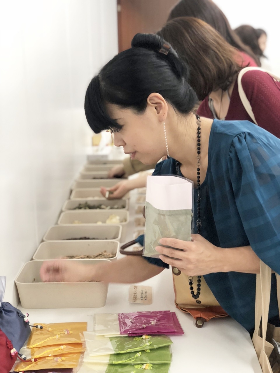 일본 오사카 '제주 한의웰니스 관광설명회' 향첩싸기 체험