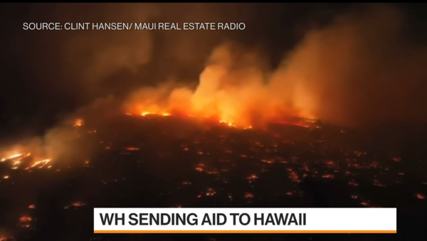 하와이의 마우이 섬에서 8일(현지시간) 산불이 발생해 허리케인 ‘도라’가 일으킨 강풍을 타고 마우이 섬 키헤이 산에서 불길이 확산하고 있다. : Bloomberg Television 캡처