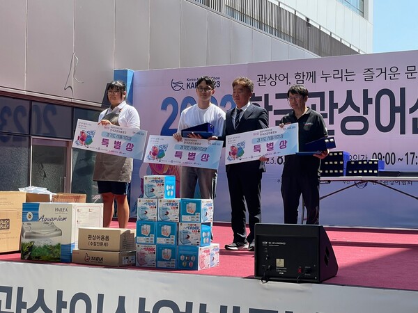 성산고등학교 방선우, 이재희, 양홍민 학생은 제2회 아쿠아 스케이프 경진 대회에서 동상, 특별상을 수상했다. : 성산고