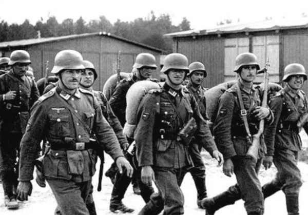 1945년 4월, 네덜란드의 텍셀 섬에 주둔한 독일 군에서 복무하는 조지아 출신 군인들이 반란을 일으켜 독일 군 동료들을 학살했다. 베를린은 이 반란을 진압하기 위해 군대를 파견했지만, 텍셀에서의 폭력은 몇 주 동안 계속됐다. 출처: WikiMedia Commons