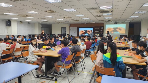 지난 17일 대만 타이페이시 산민초등학교에서 열린 해외교류학교 방문 수업. : 위미초