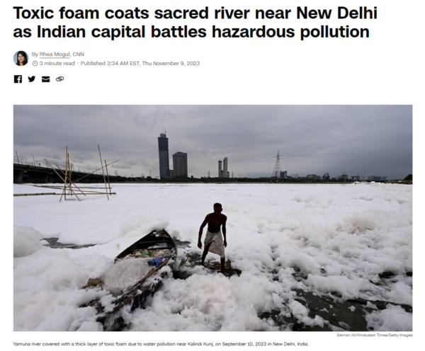 CNN은 현지시간 9일 인도 수도 뉴델리 근처의 '신성한 강' 일부인 야무나강 곳곳이 하얀 거품으로 뒤덮였다고 보도했다. 길이 1376㎞에 달하는 야무나강은 갠지스강의 최대 지류 중 하나로 인도의 신성한 7대 강 중 하나로 꼽힌다. : CNN 기사 본문 캡처
