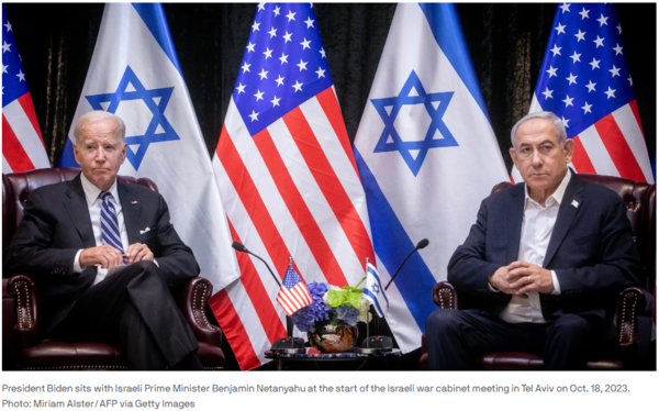 지난해 10월 18일 텔아비브에서 조 바이든 대통령과 베냐민 네타냐후 이스라엘 총리가 이스라엘과 하마스의 전쟁 관련 기자회견을 하고 있다. : AXIOS 기사 본문 캡처