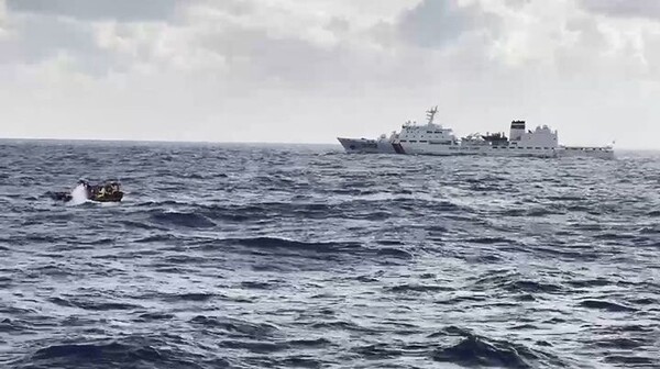 27일 밤 서귀포 해상에서 어선이 침몰해 실종자 2명이 발생했다. 실종된 선원들을 찾기 위한 수색 작업이 이틀째 계속되고 있지만 아직 발견 소식은 들리지 않고 있다. 사진 : 서귀포해양경찰서