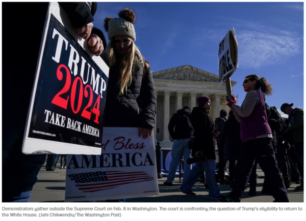 지난 2월 8일 워싱턴에서 대규모 시위대가 미 연방대법원 앞에 모여 있다. : 워싱턴포스트(WP) 기사 본문 캡처